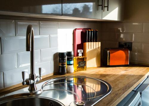 Harrogate Elite Self Contained Apartments - image 3