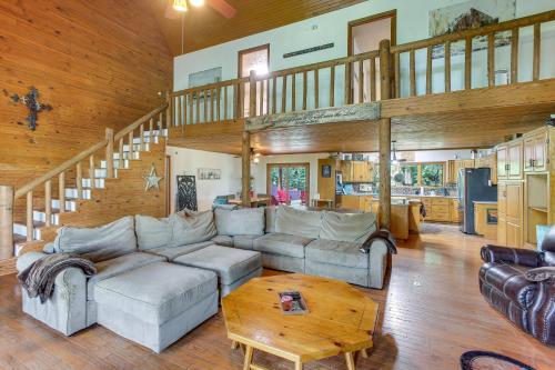 Peaceful Cabin Between Nashville & Bowling Green! in Portland (TN)