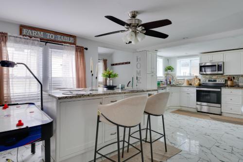 Rhode Island Family Retreat w/ Modern Interior! in 西沃威克