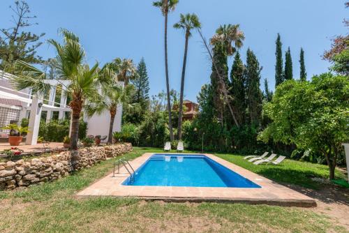 Magnificent 5-bedroom Villa - image 4