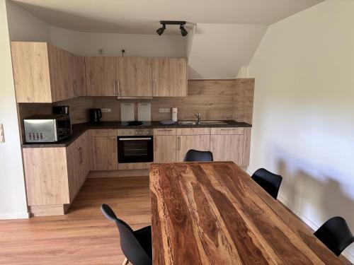 virtuve, Hochwertige Monteurunterkunft in Zarrentin am Schaalsee