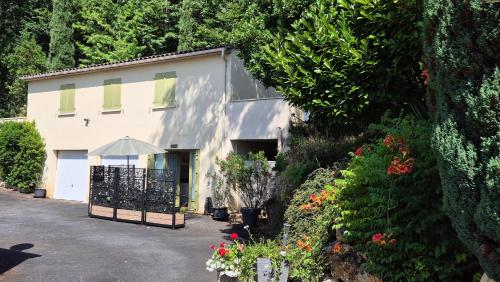 Studio Côté Sud Vert avec piscine à Sarlat - Location saisonnière - Sarlat-la-Canéda