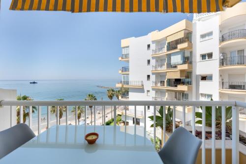 Apartment Overlooking the Beach