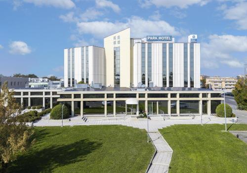 Exterior view of Best Western Park Hotel