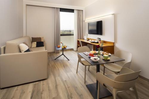 BEST WESTERN PARK HOTEL Room Type - King Room Suite