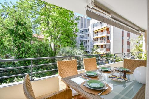 Appartement avec terrasse dans le Carré dOr