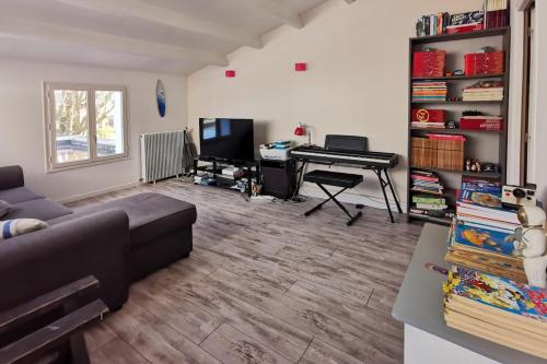 House for 11 people with a pool in La Rochelle - image 5