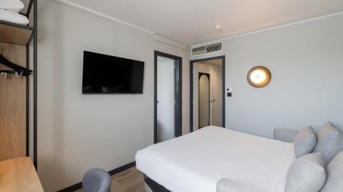 Sleeps 4