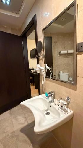 Saif Al Majd Hotel Room Type - Deluxe Twin Room