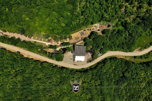 Resort Maja e Zezë (Resort Maja e Zeze) in กินยีลาเน