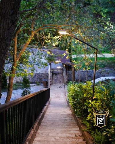 Resort Maja e Zezë (Resort Maja e Zeze) in กินยีลาเน