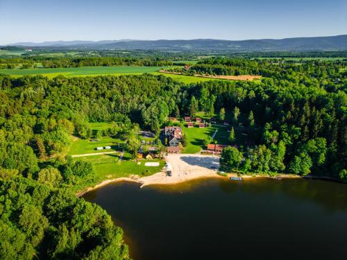 Zloty Potok Resort OFERTA LATO 2026 Domki nad Jeziorem Zlotnickim Prywatna Plaza Camping Pokoje tuz - Lubin Zloty Potok Resort OFERTA LATO 2026 Domki nad Jeziorem Zlotnickim Prywatna Plaza Camping Pokoje tuz - Lubin