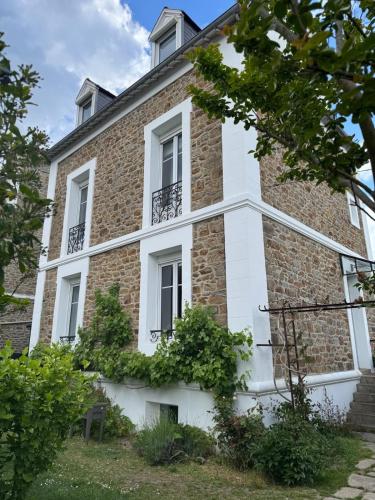 House & Garden - 5 min walk to the beach