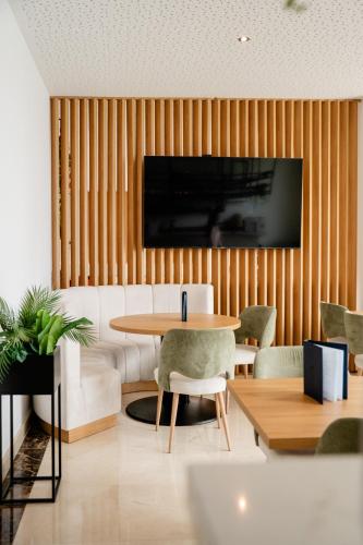 Pub/Lounge, Oporto Fly Hotel in Maia