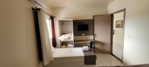 1 double bed, 2 twin beds