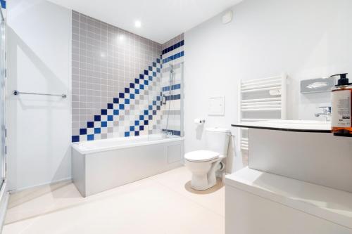 2 bedrooms, 3 beds