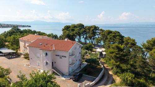 Mare & Mons Seafront Apartments - image 4