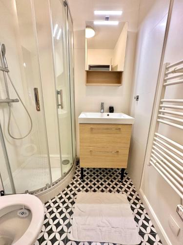 Apartment with a balcony in Deauville - image 2