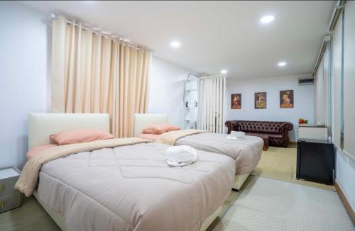 . Baan Maew Ma Ruay Cozy Modern House HAPPY STAY