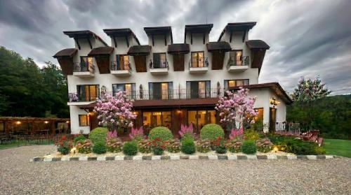 . Pensiunea Casa Padurii Slanic Prahova