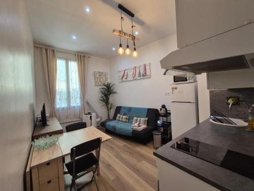 Wonderful heart of Nice, AC, 15" sea