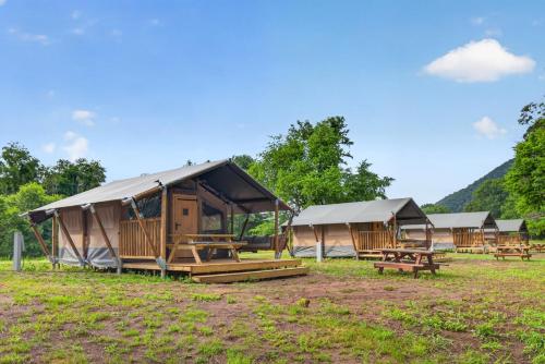 New River Safari Tent Getaway in Pembroke (VA)