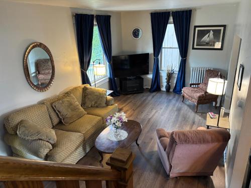 Harold Hidden Haven - Close to area Hospitals in Johnstown (PA)