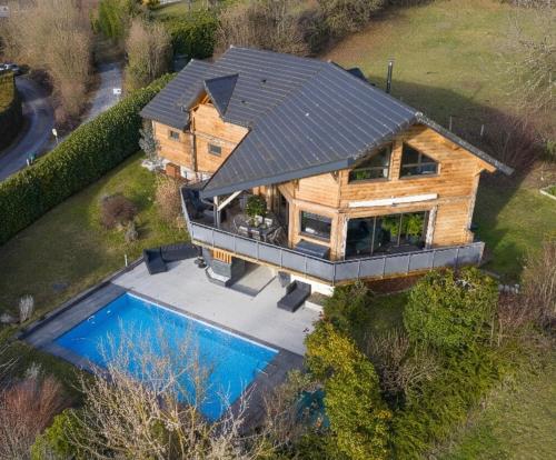 Villa with pool, 5 minutes from the lake
