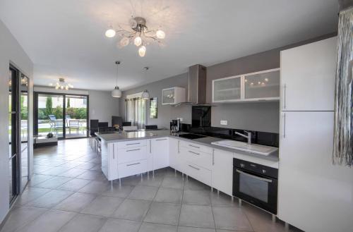 Kitchen, L'oustaou provencal - Piscine in Colonzelle