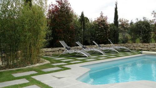 Exterior view, Le Cigalou - Piscine in Colonzelle