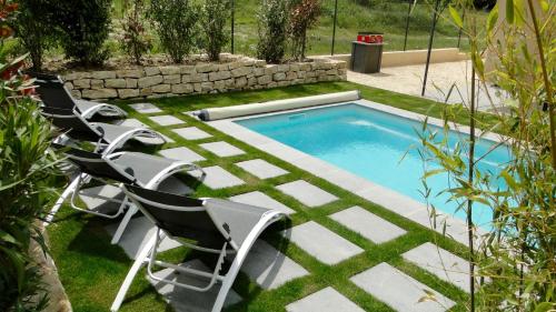 Exterior view, Le Cigalou - Piscine in Colonzelle