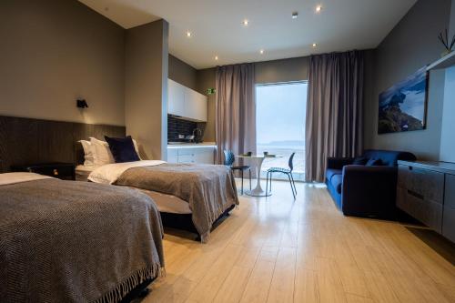 Black Beach Suites in Solheimahjaleiga