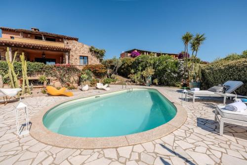 Garden Suite - Shared Pool & Designer Interiors
