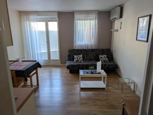 Studio en RDC centre-ville Cigales de mer - image 3