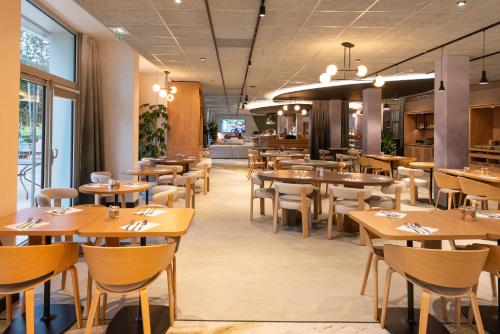 Ресторан, Novotel Saint-Quentin en Yvelines in Шеврез