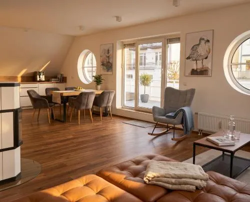 2 Schlafzimmer, Offene Küche, Balkon und Terrasse - moderne 90qm in ruhiger, zentraler Lage - nur 500m bis zum Strand in Warnemünde, Deutschland