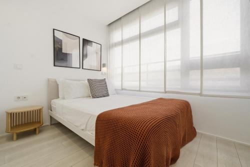 Modern Flat in Rios Rosas with Terrace - image 5