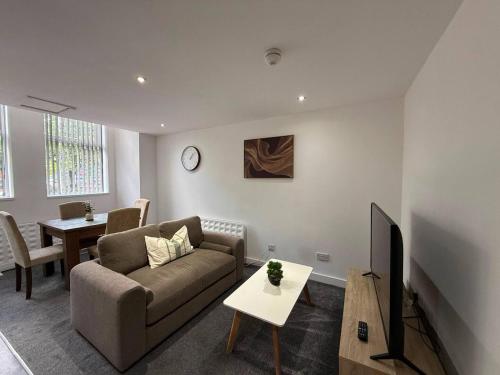 Casa Cove GF Apt with Parking - 5 min to Hospital