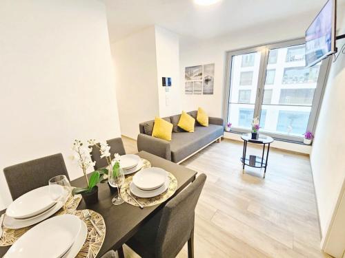 Urban Stay 1BR w free parking in Howald