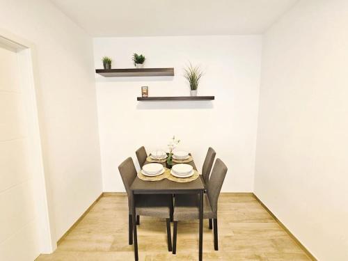 Urban Stay 1BR w free parking in Howald