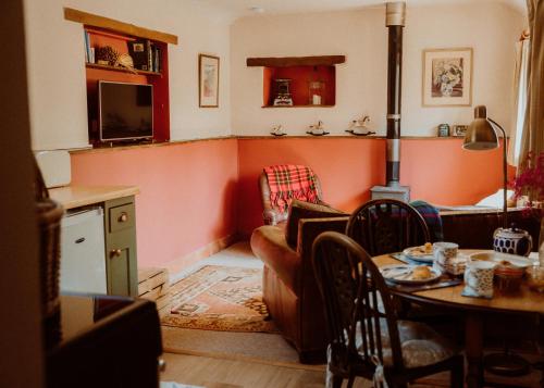 The Old Forge Glamping and Cottage Stays in Komptona Ebasa