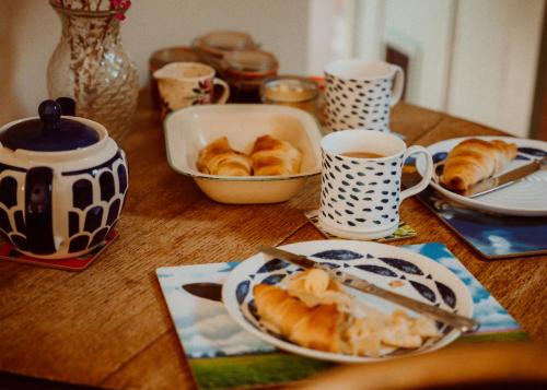 The Old Forge Glamping and Cottage Stays in Komptona Ebasa