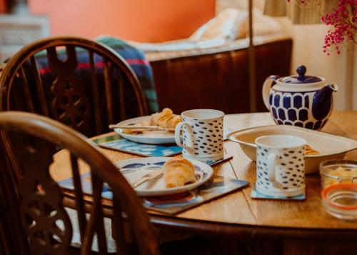 The Old Forge Glamping and Cottage Stays in Komptona Ebasa