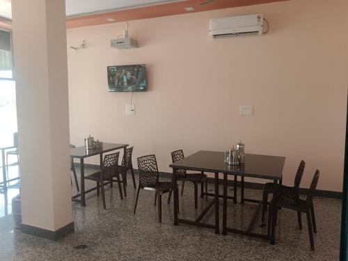 Shiv hotel and restaurant - image 5
