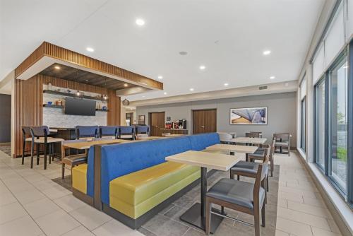 Restaurant, Best Western Plus Marquette Hotel & Suites in Marquette (MI)
