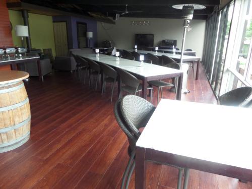 ห้องอาหาร, โมเทล โอเอซิส (Motel Oasis) in คินการอย