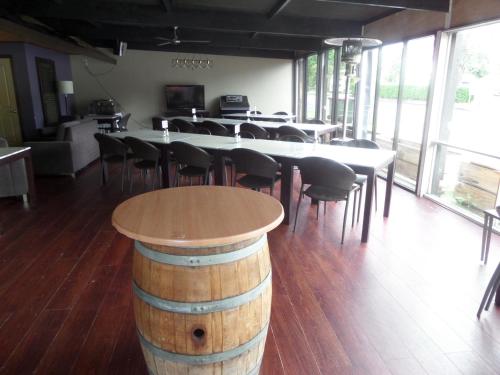 ห้องอาหาร, โมเทล โอเอซิส (Motel Oasis) in คินการอย