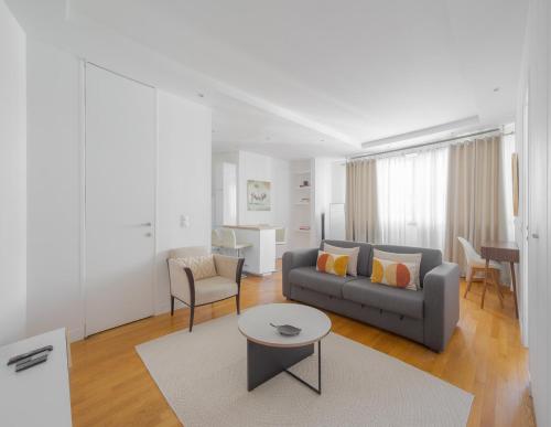 Champs Élysées 1BR Prime Location renovated