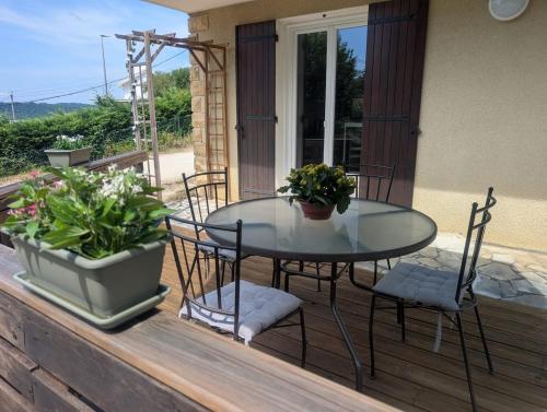 T2 cosy- terrasse privée aux portes de Périgueux