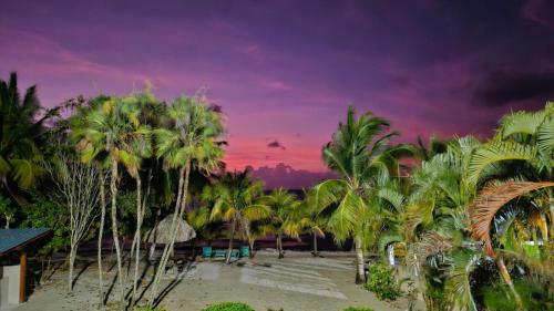 Beachfront Bungalow-Pool & Oceanfront-Views-Golf in Surfside